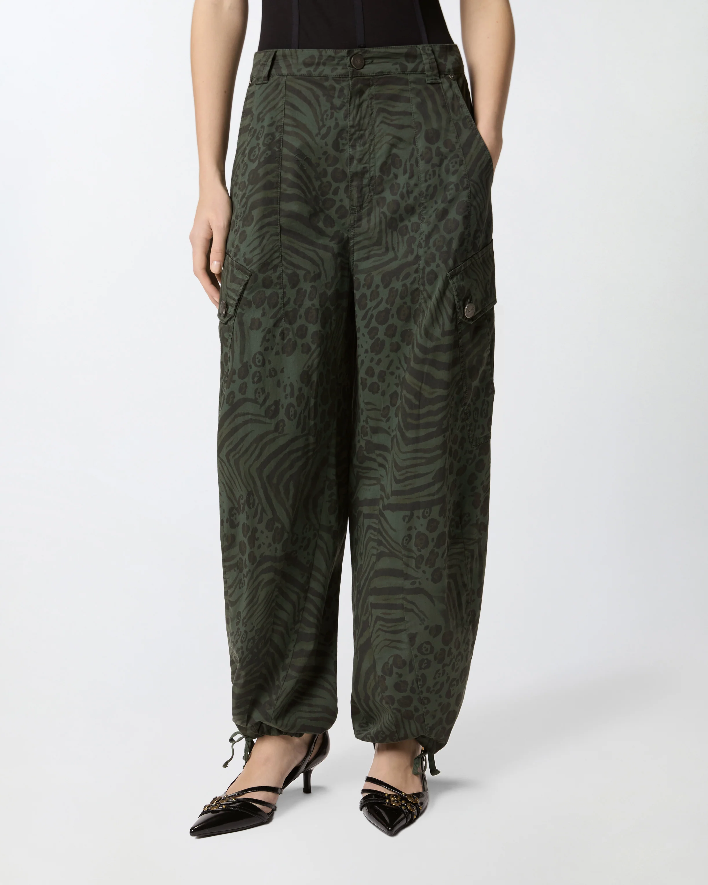Balloon trousers with animal motif - Image 2