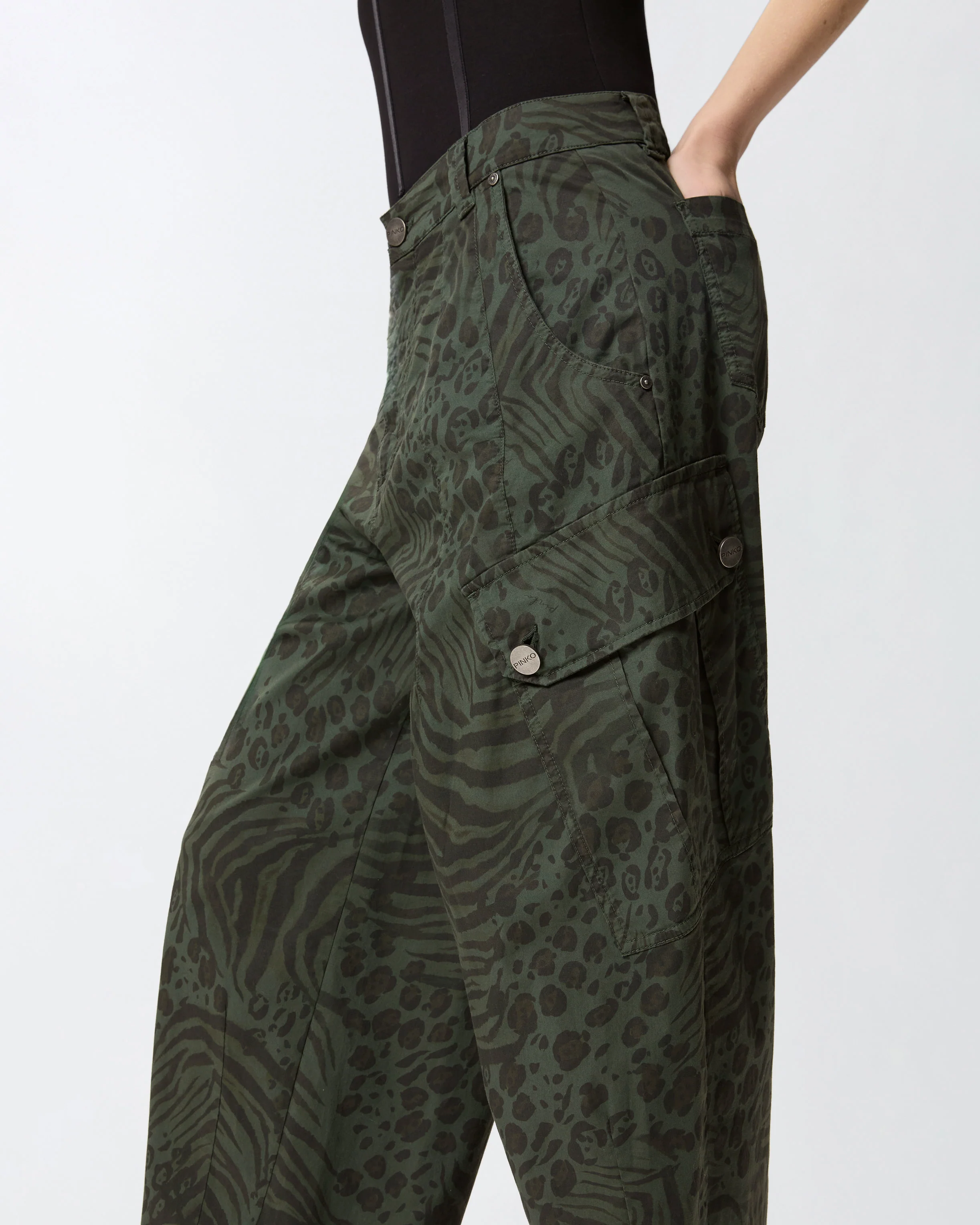 Balloon trousers with animal motif - Image 4