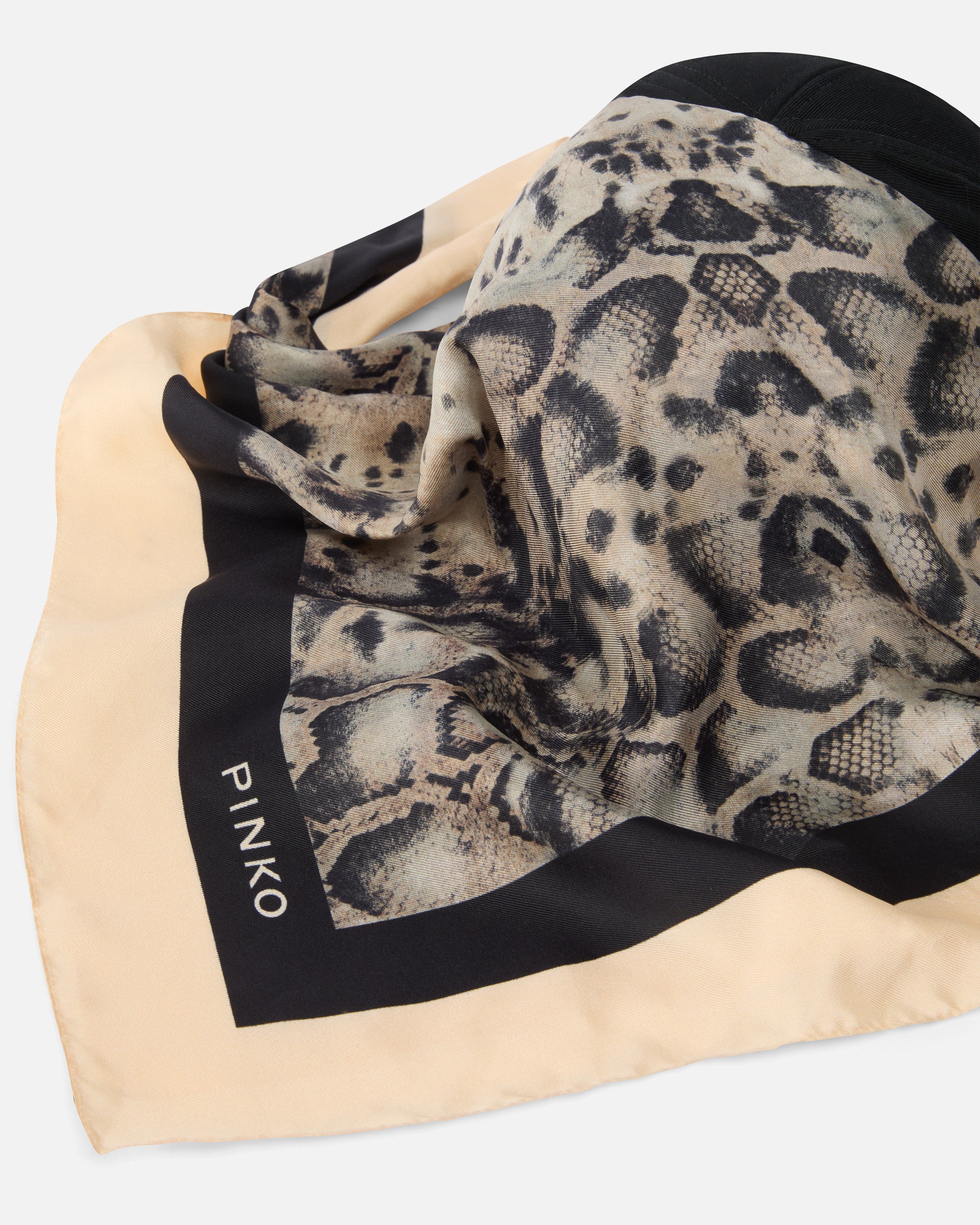 Baseball cap with animal print scarf - Image 3