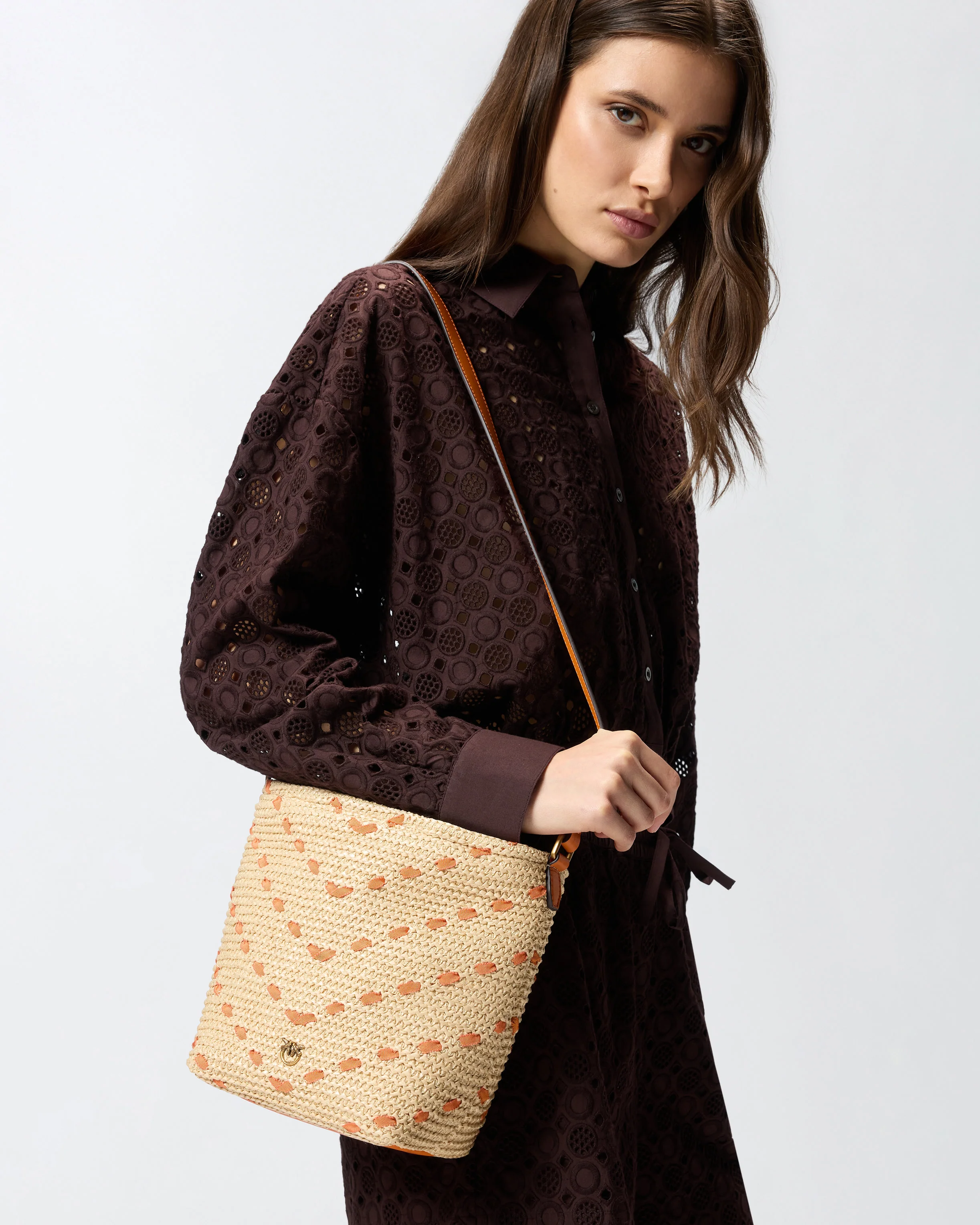 Bucket Mini crossbody bag in raffia with chevron motif - Image 5