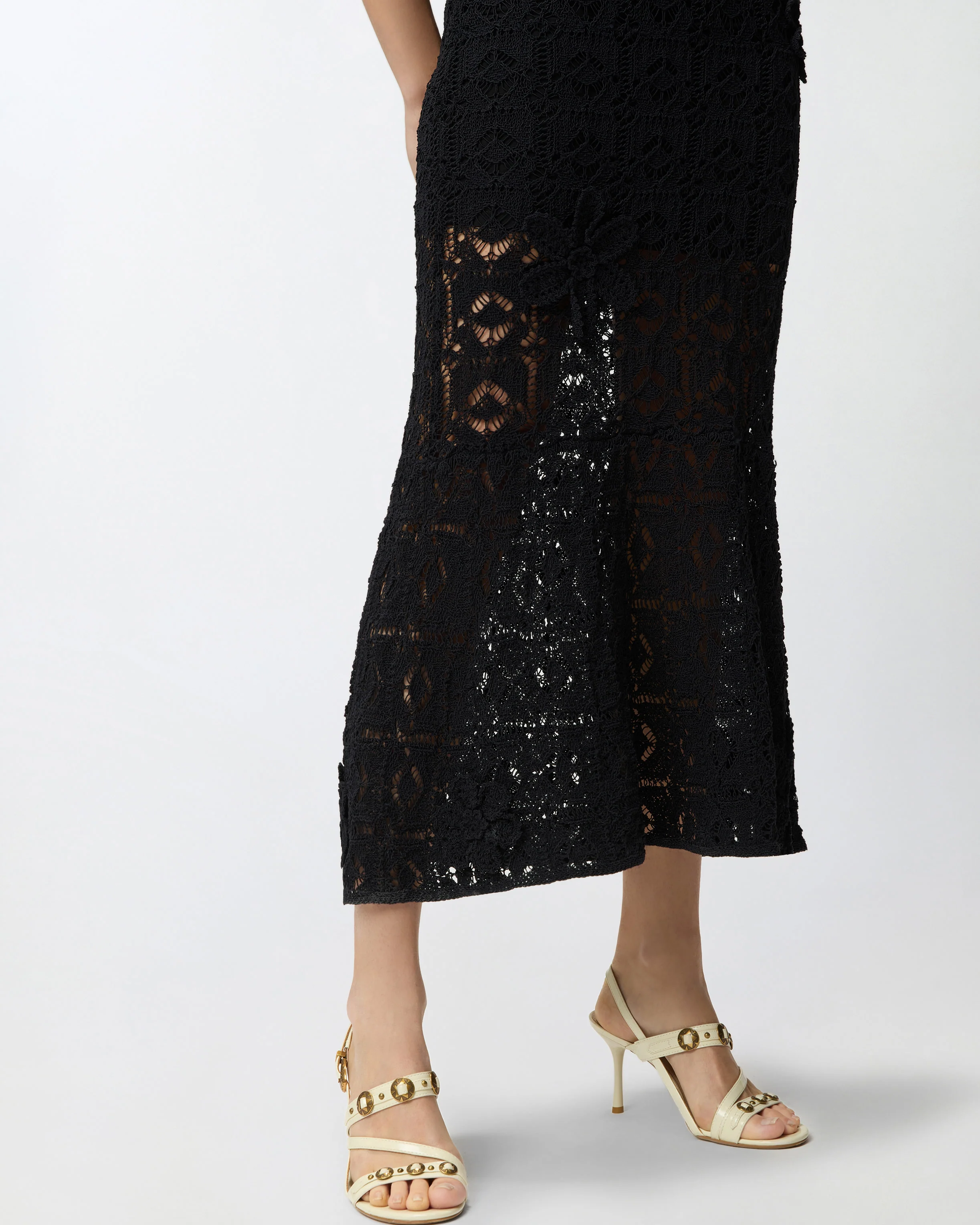 Crochet-effect midi dress with appliqué flowers - Image 4