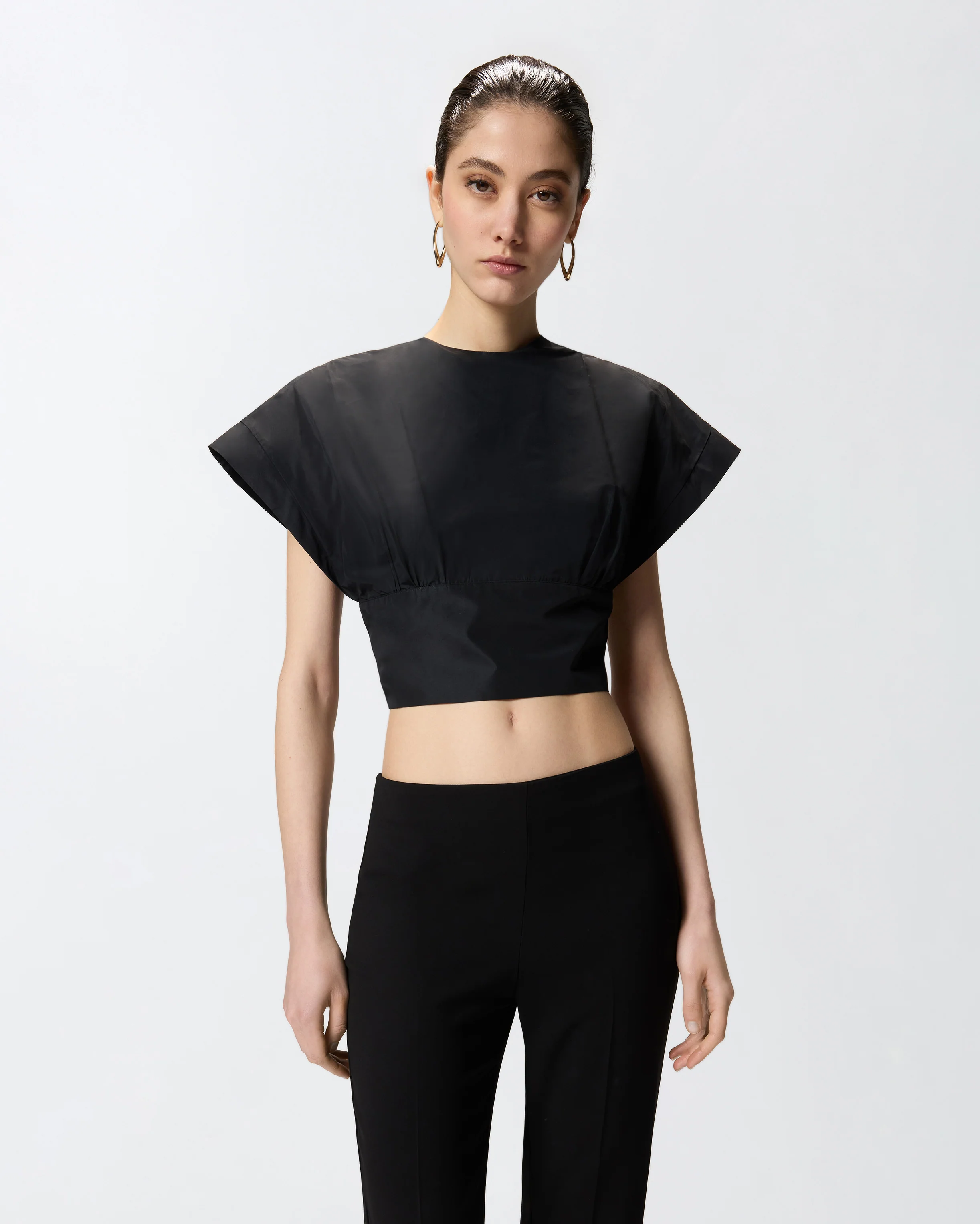 Crop top with wide sleeves