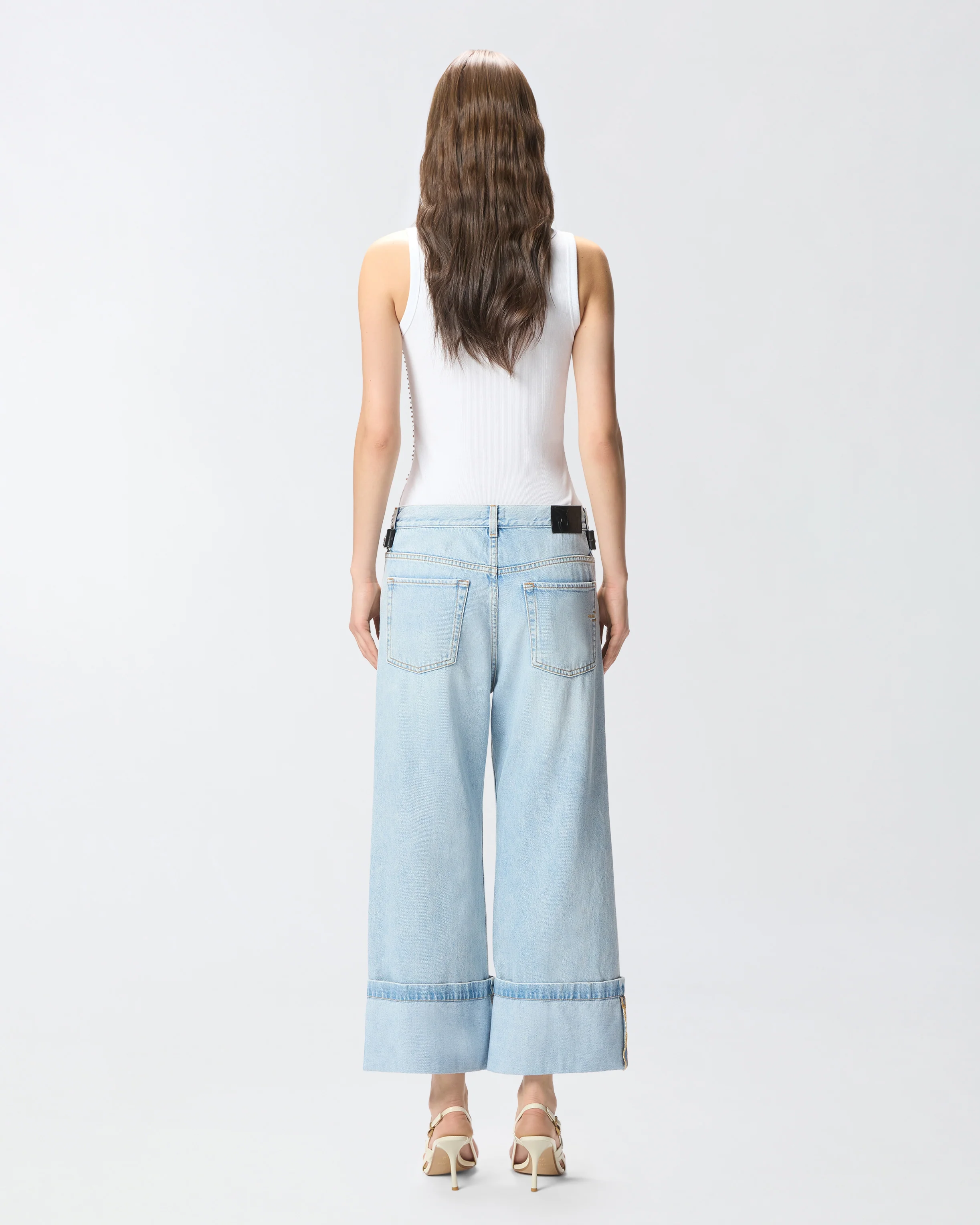 Cropped jeans with leather belt - Image 3