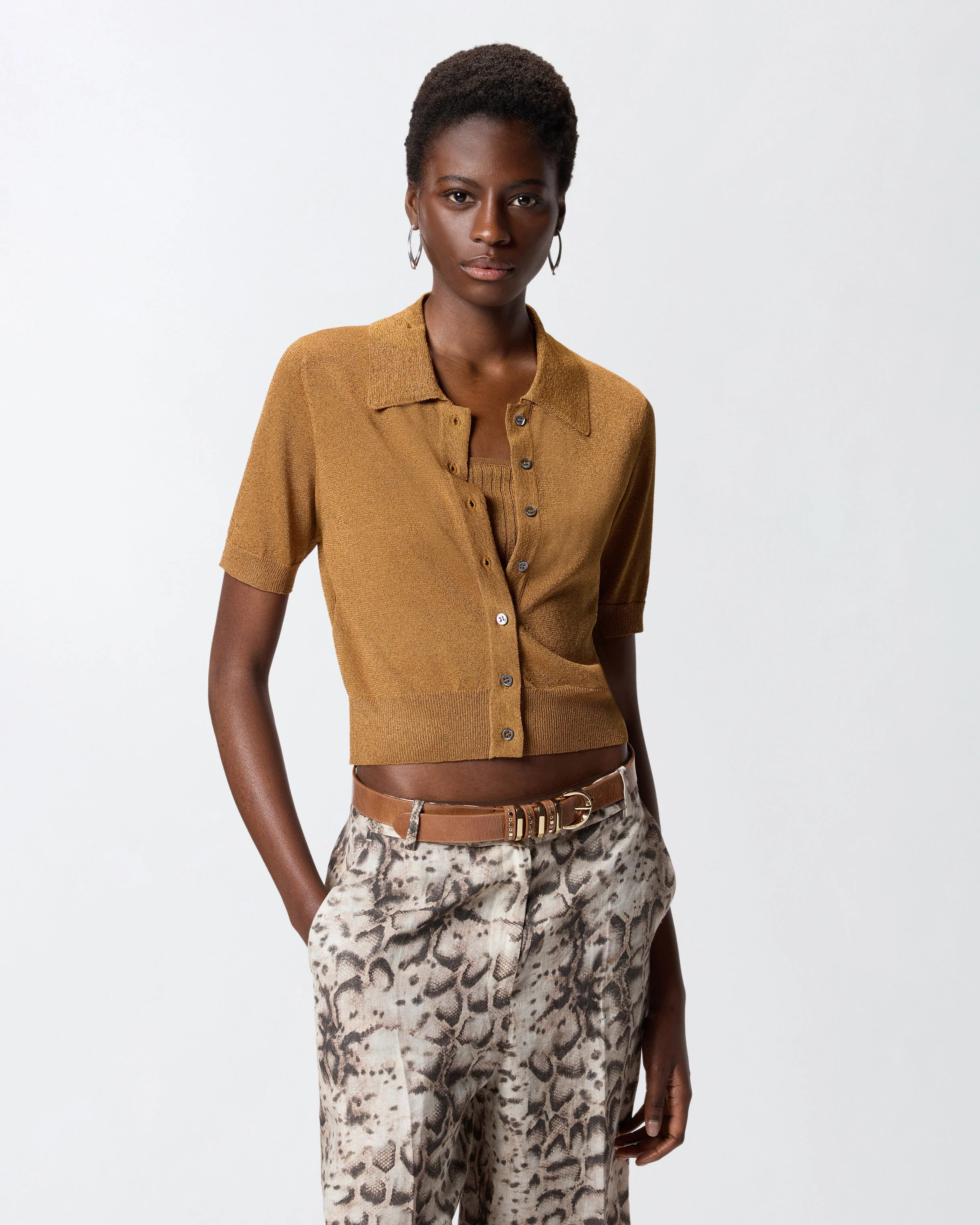 Cropped, short-sleeved cardigan with collar