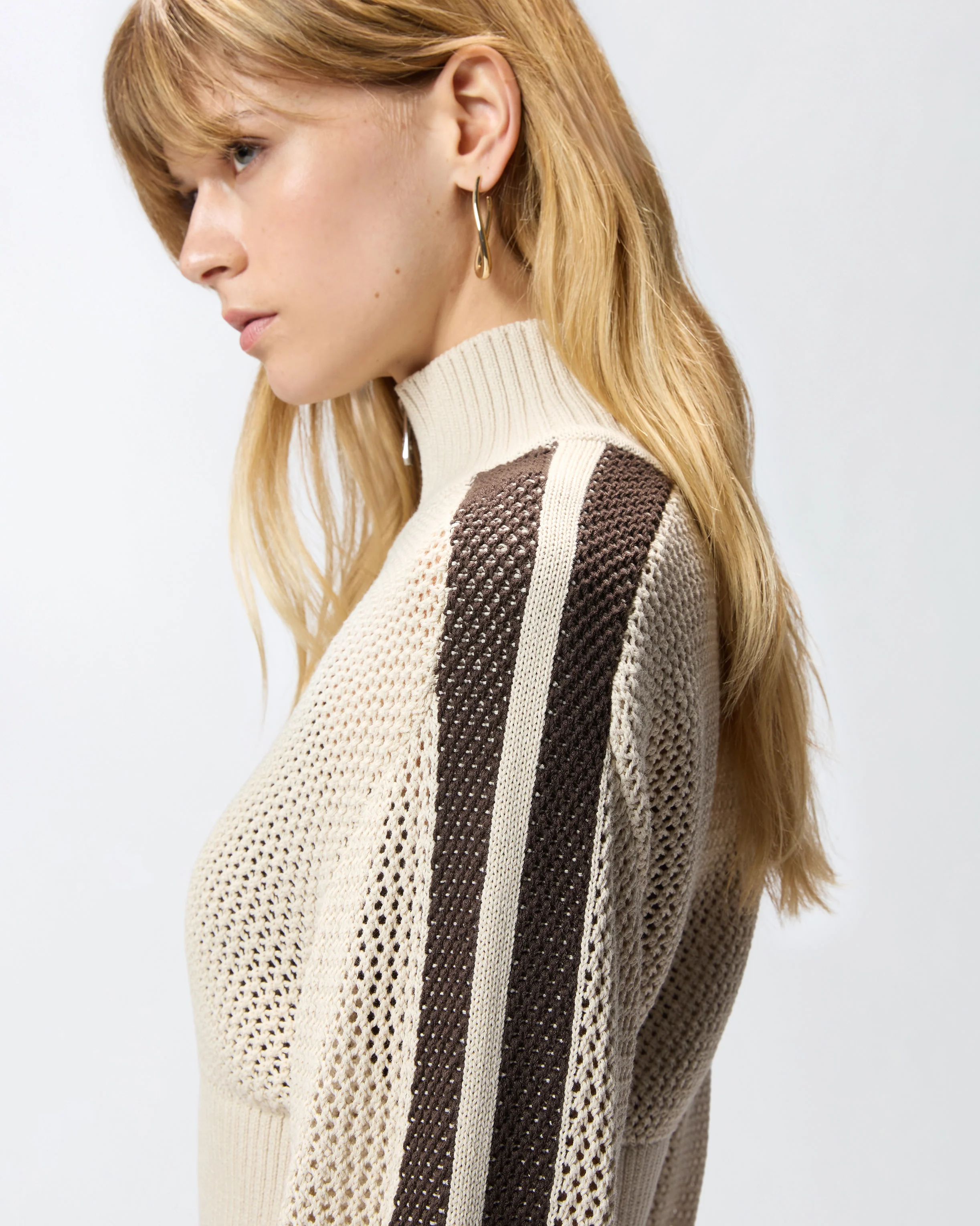 Cropped sweatshirt with bands and openwork - Image 4