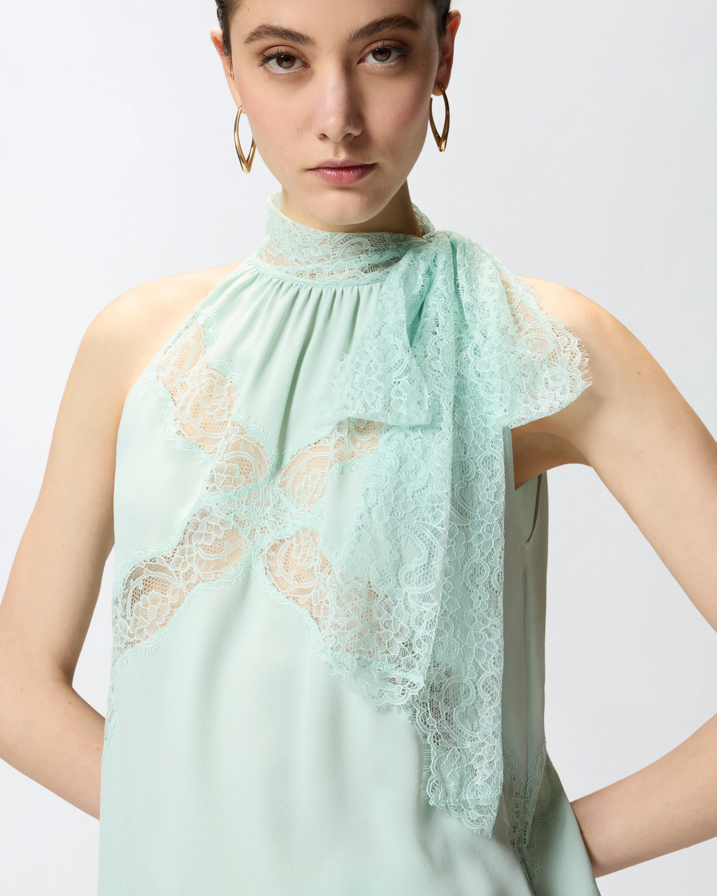 Halterneck top with lace - Image 4