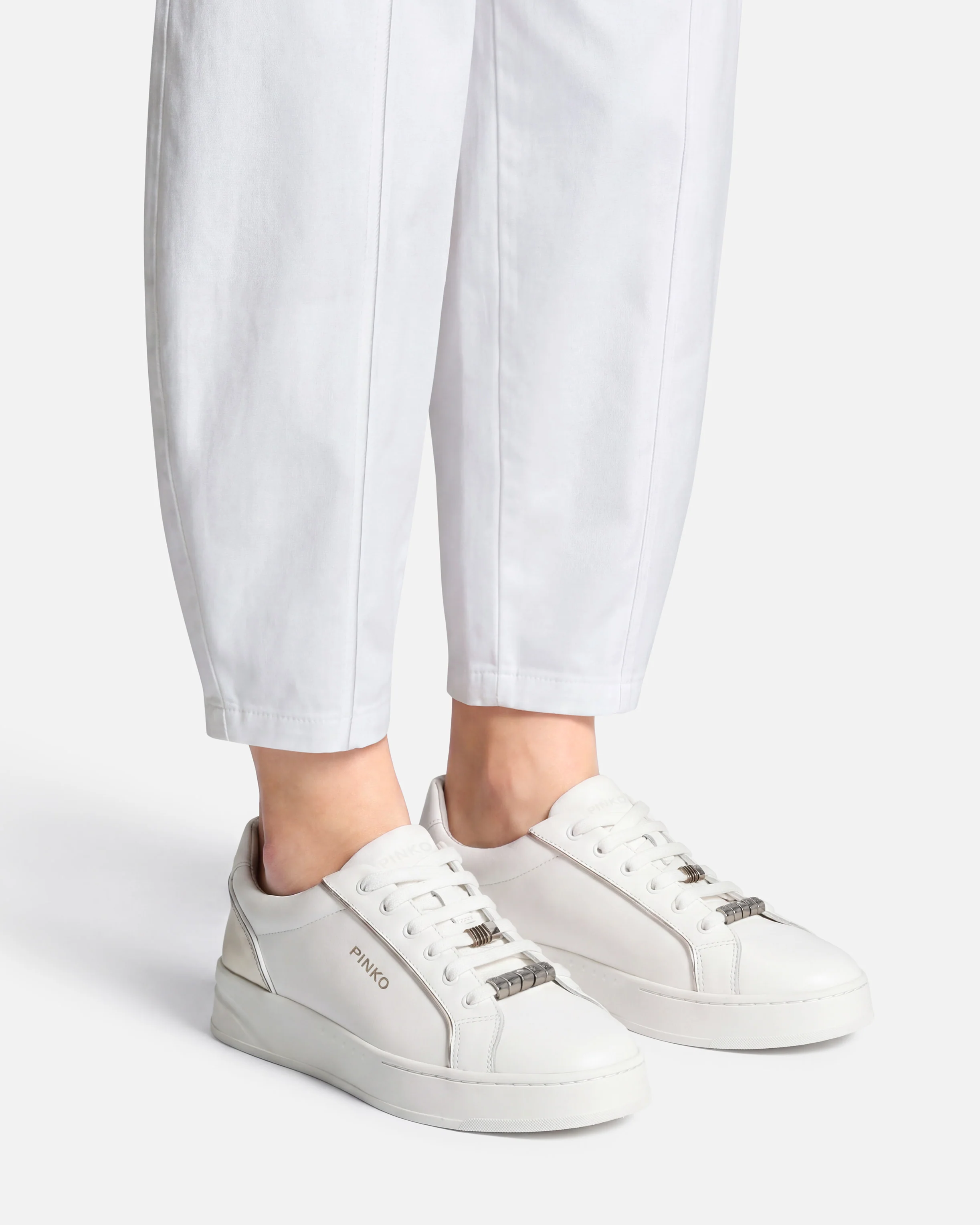 Leather sneakers with logo - Image 10