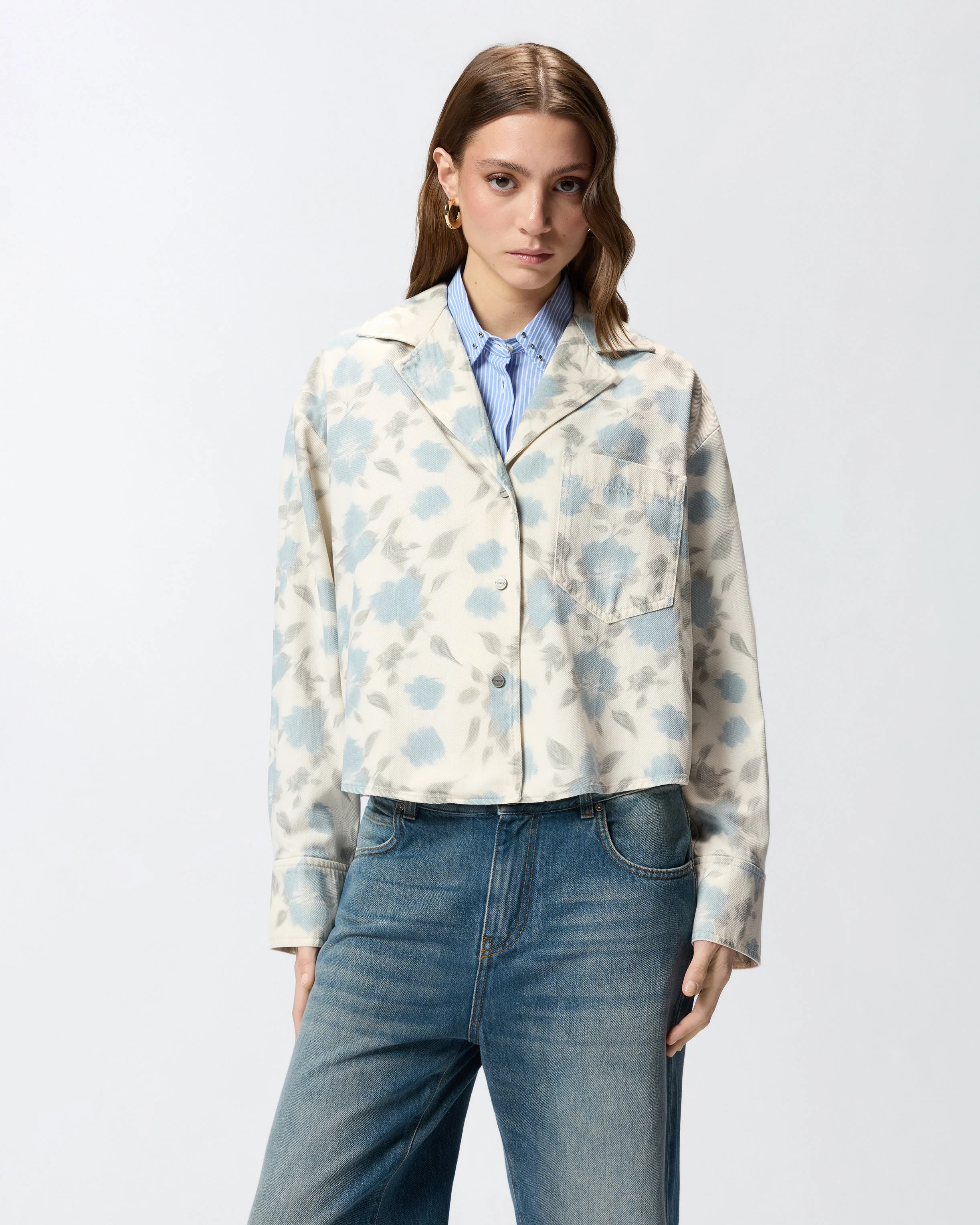 Lightweight boxy shirt with floral print