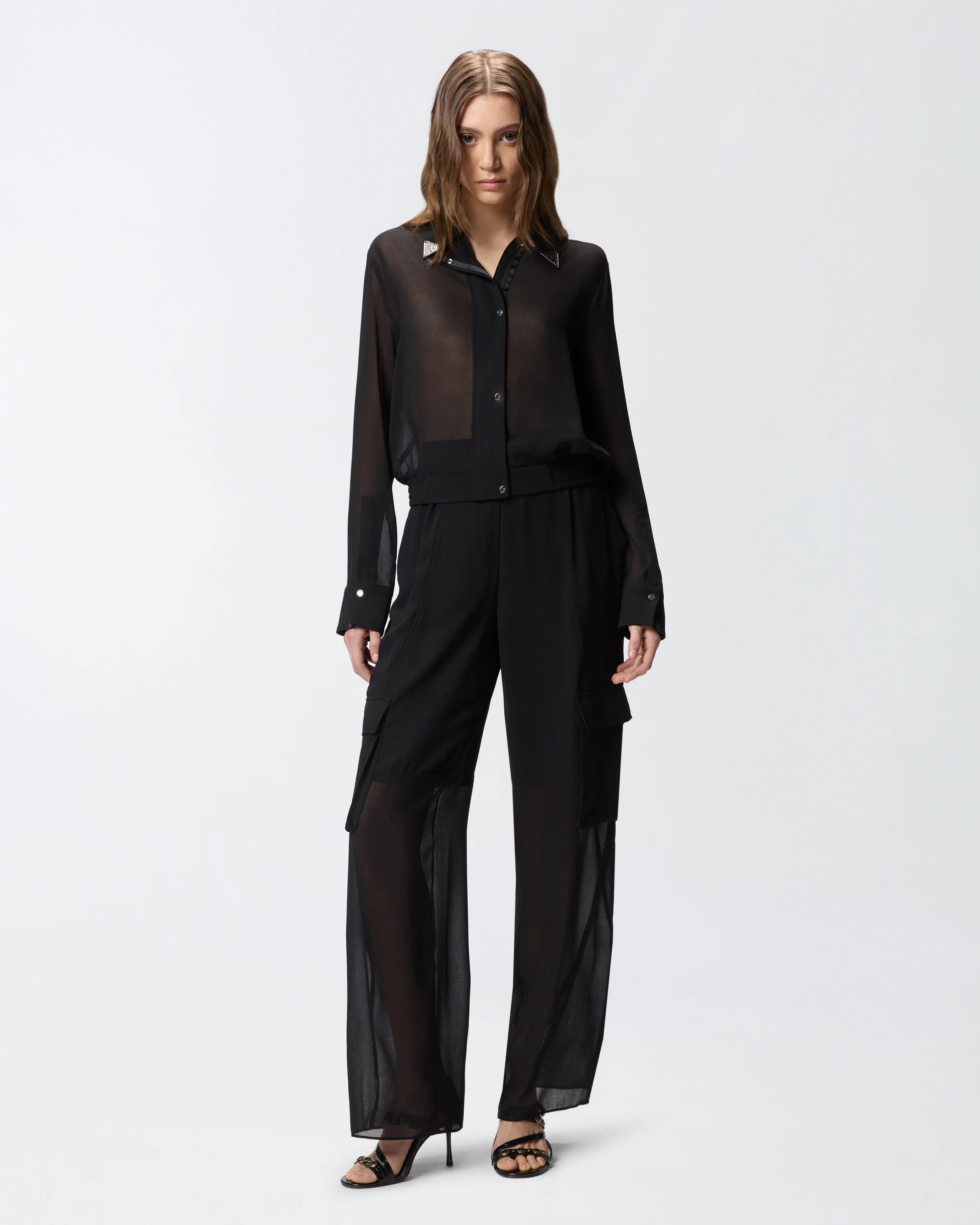 Lightweight trousers with cargo pockets