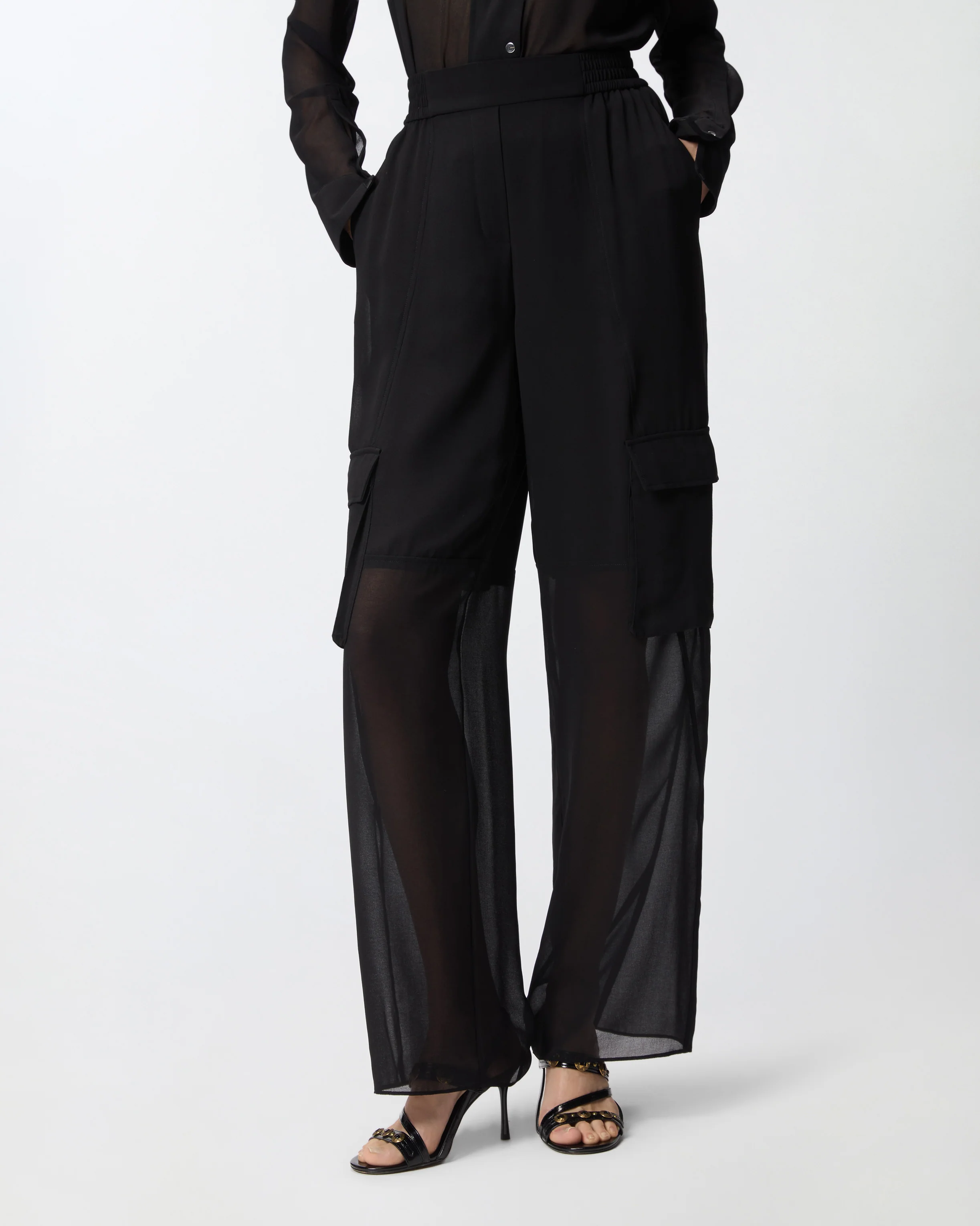 Lightweight trousers with cargo pockets - Image 2