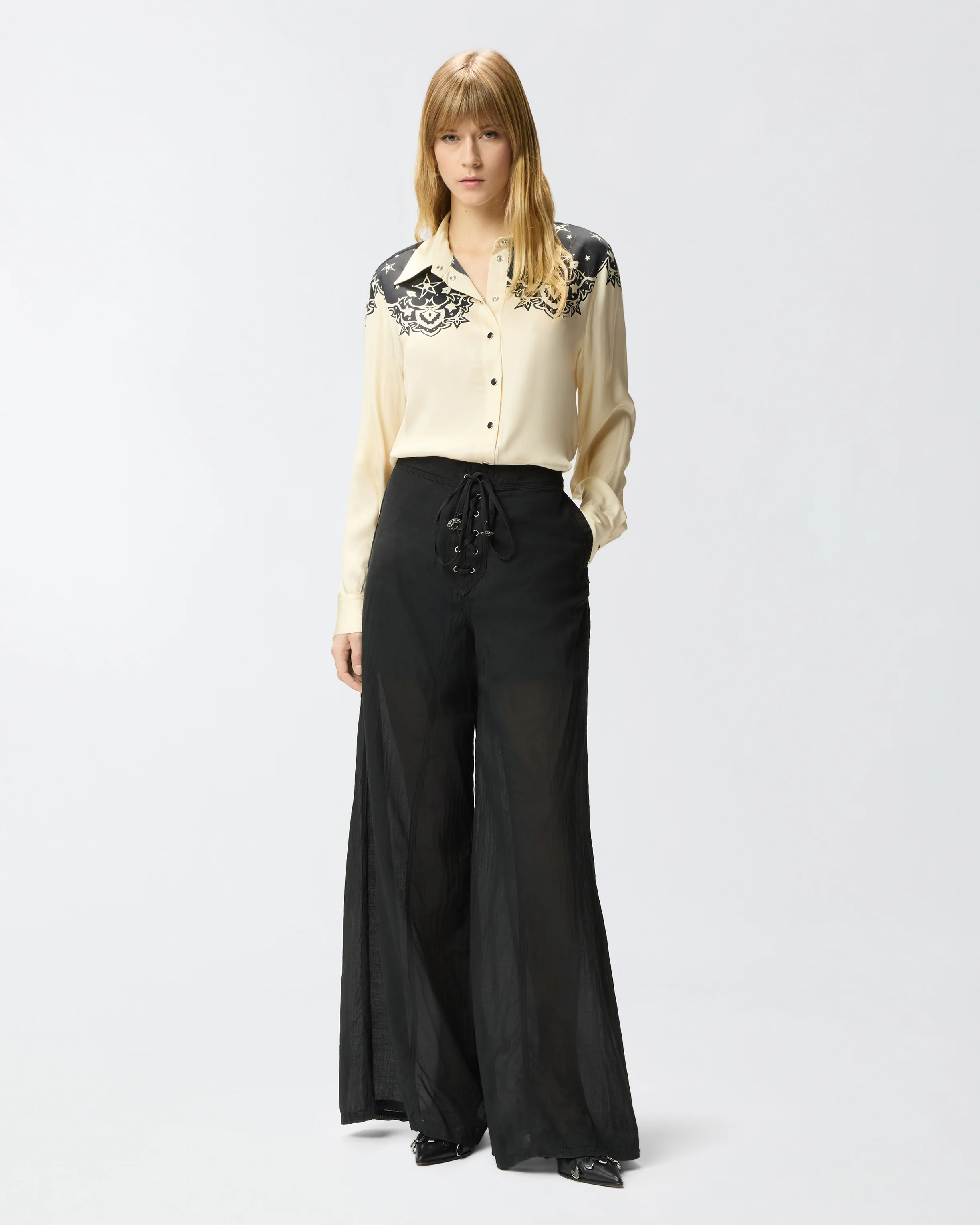 Lightweight trousers with laces and Texan details