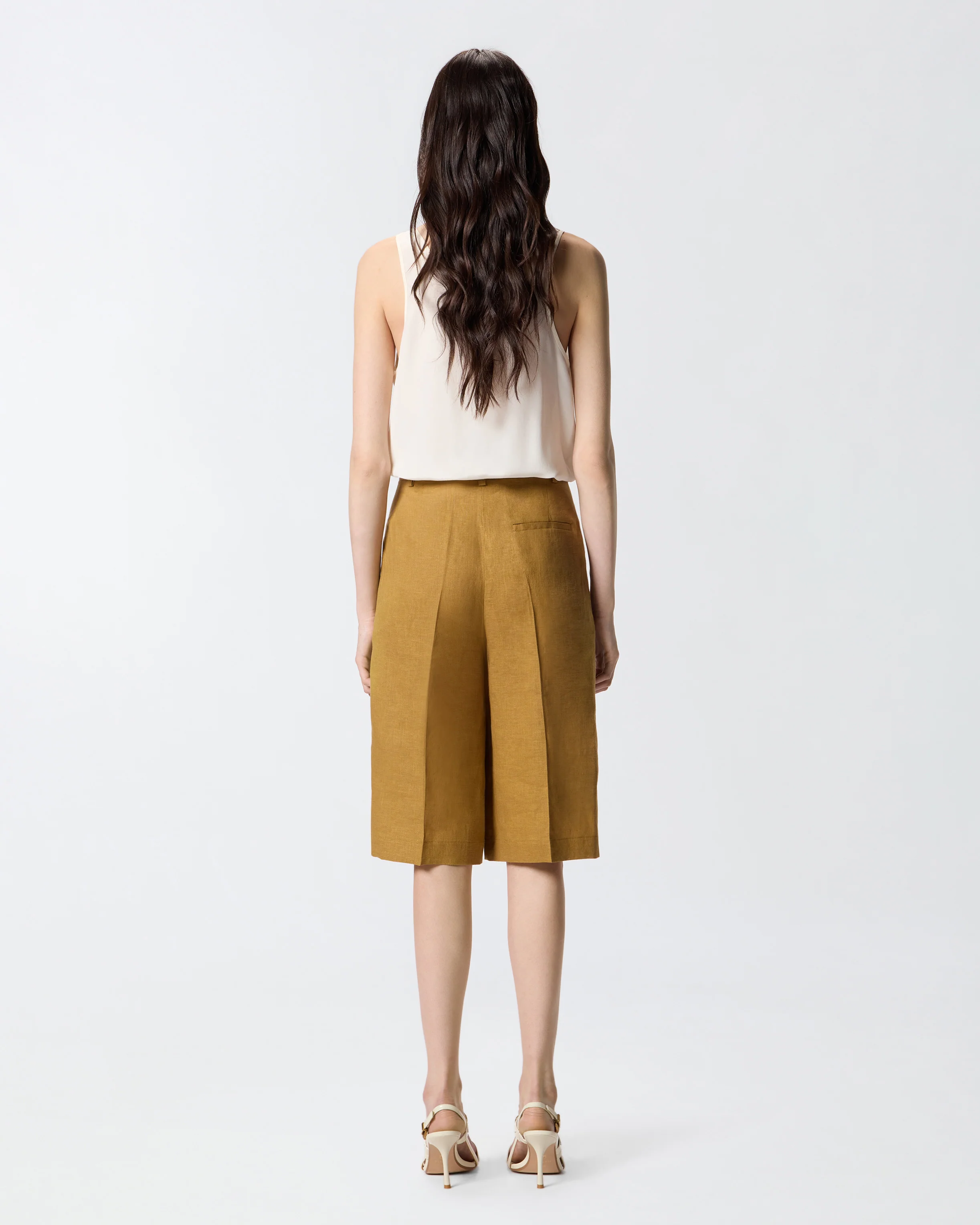 Linen Bermuda shorts with pressed pleat detail - Image 3