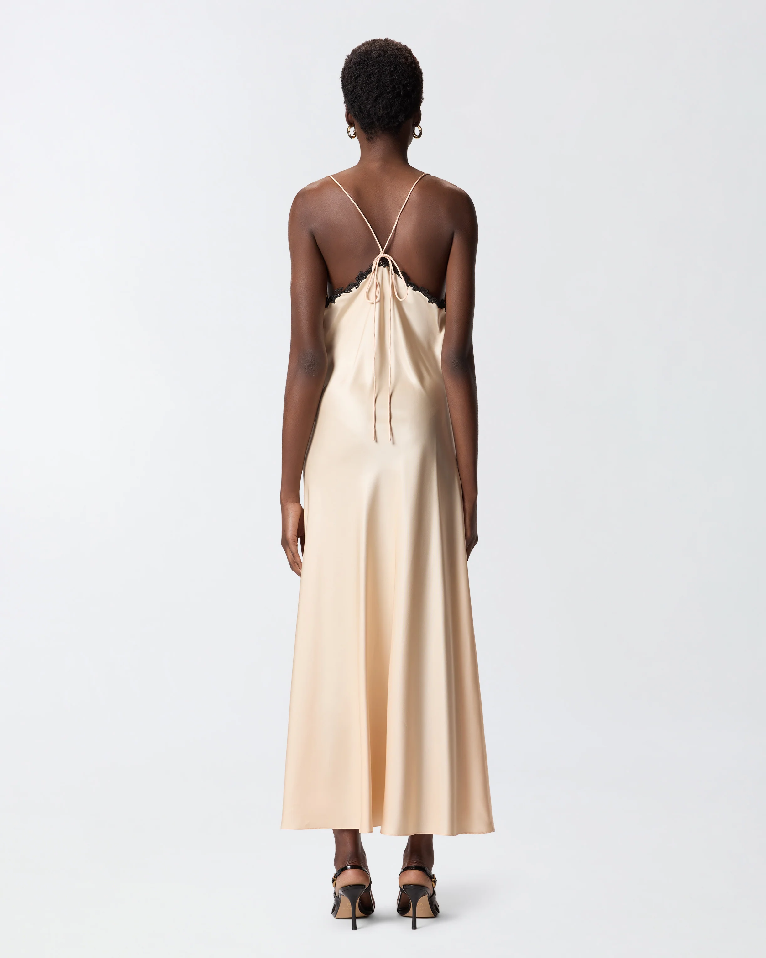 Long dress with lace inserts - Image 3