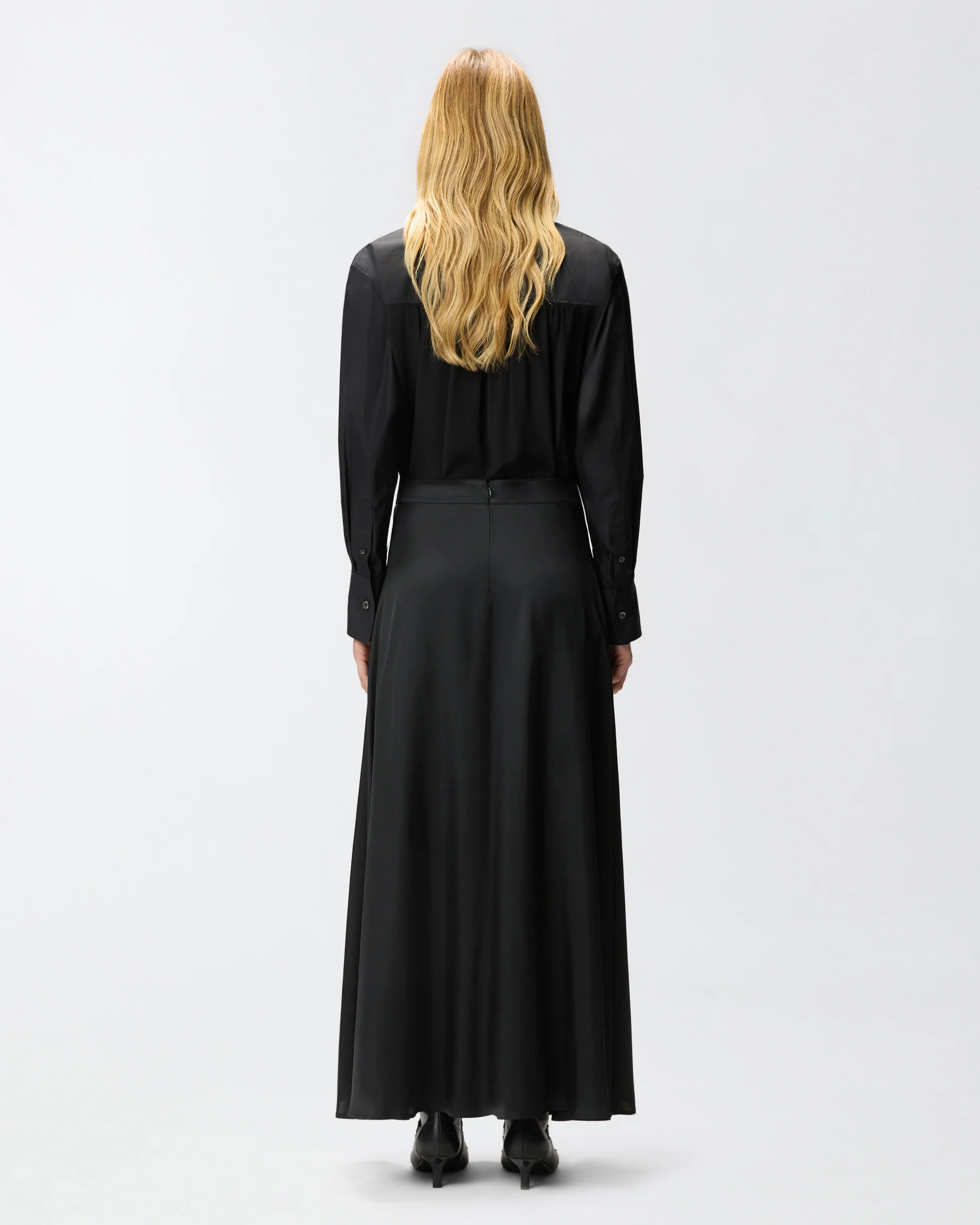 Long skirt with slit and laces - Image 3