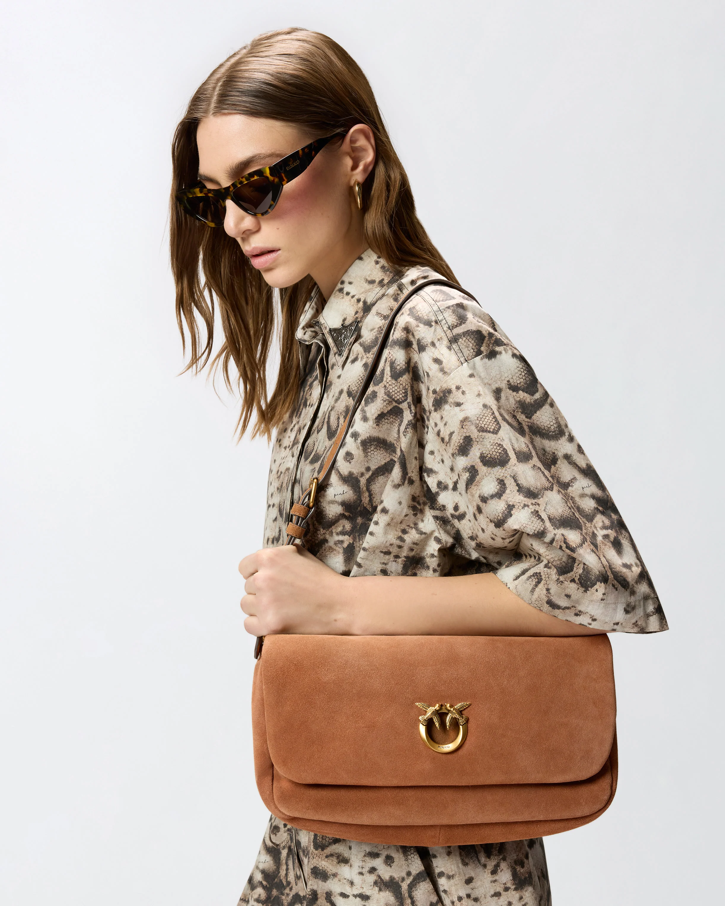 Love Bag Click Soft Horizontal Handle medium crossbody bag in suede - Image 6
