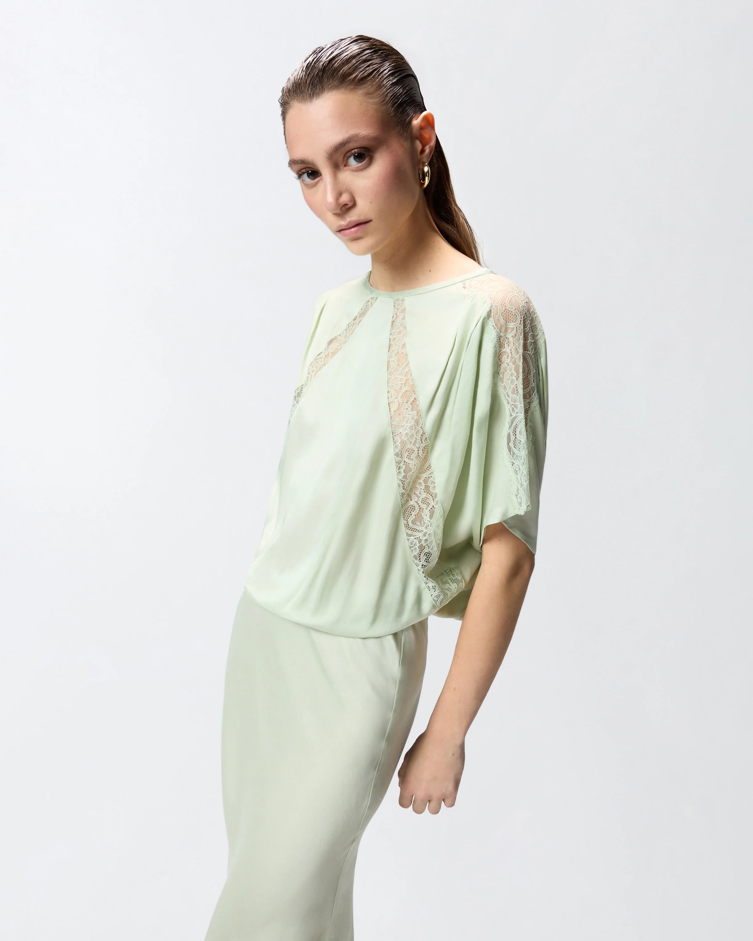 Midi dress with lace details - Image 4
