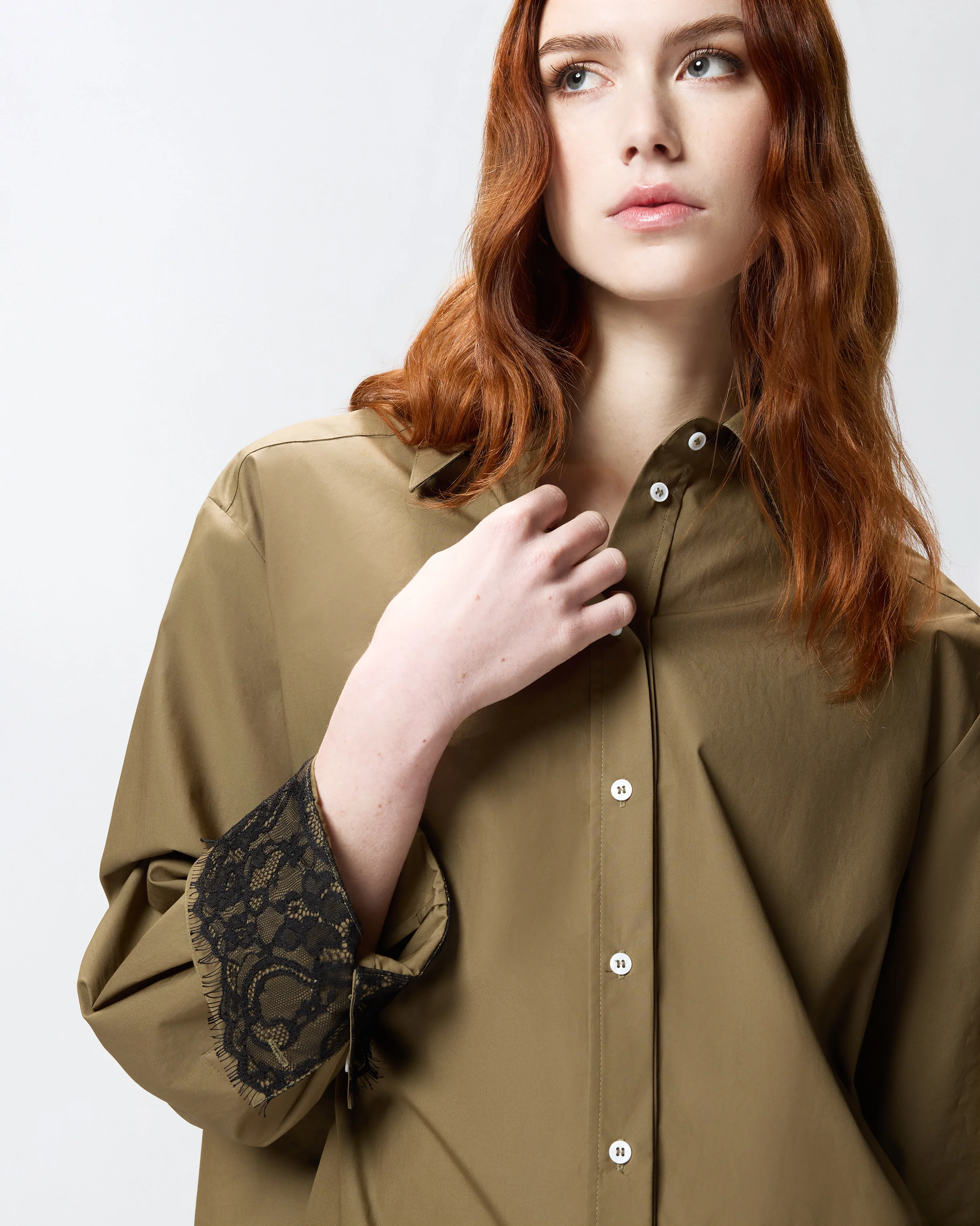 Poplin shirt with lace details - Image 4