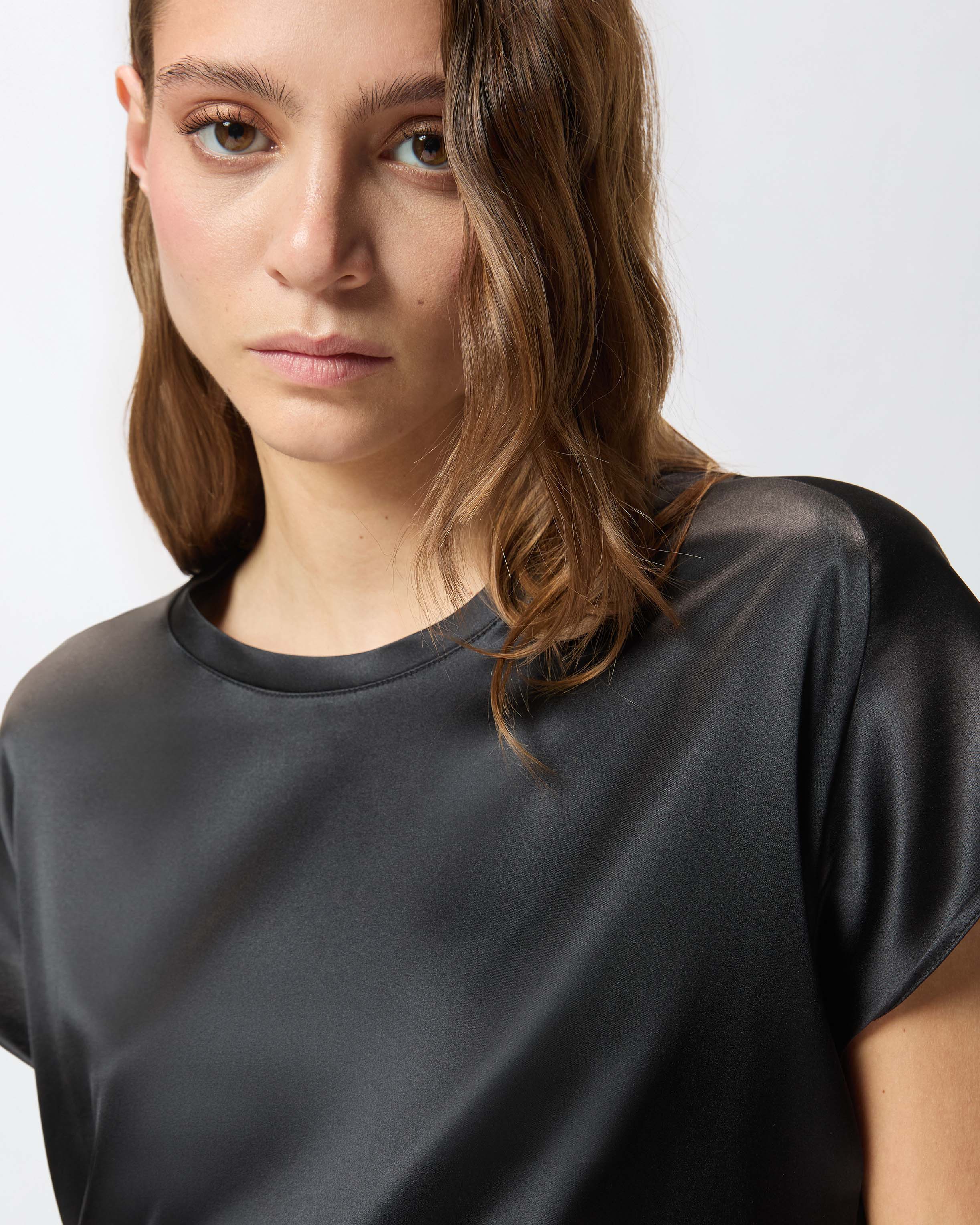 Short-sleeved satin blouse - Image 4