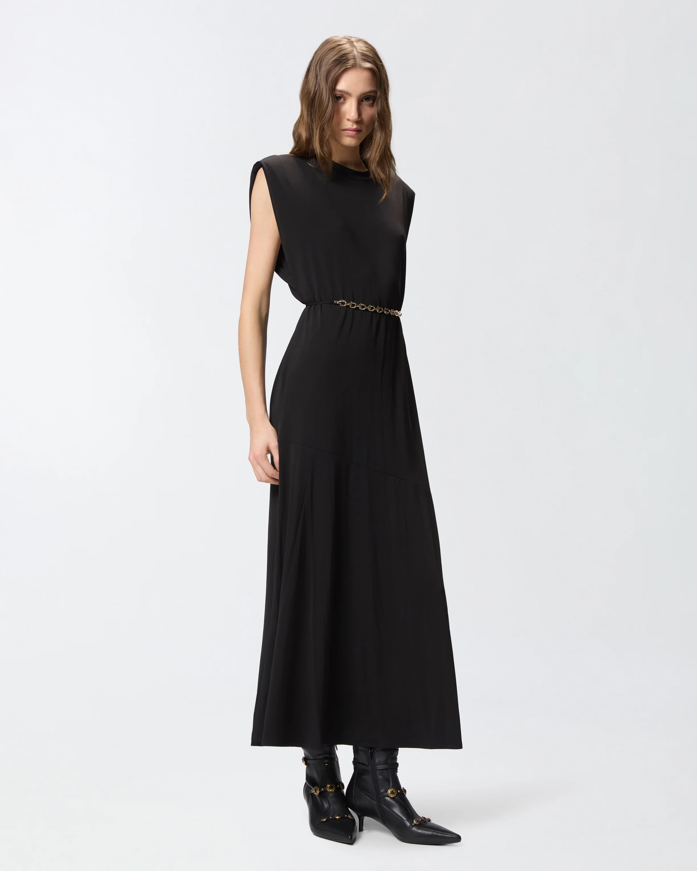 Sleeveless long dress with chain - Image 2