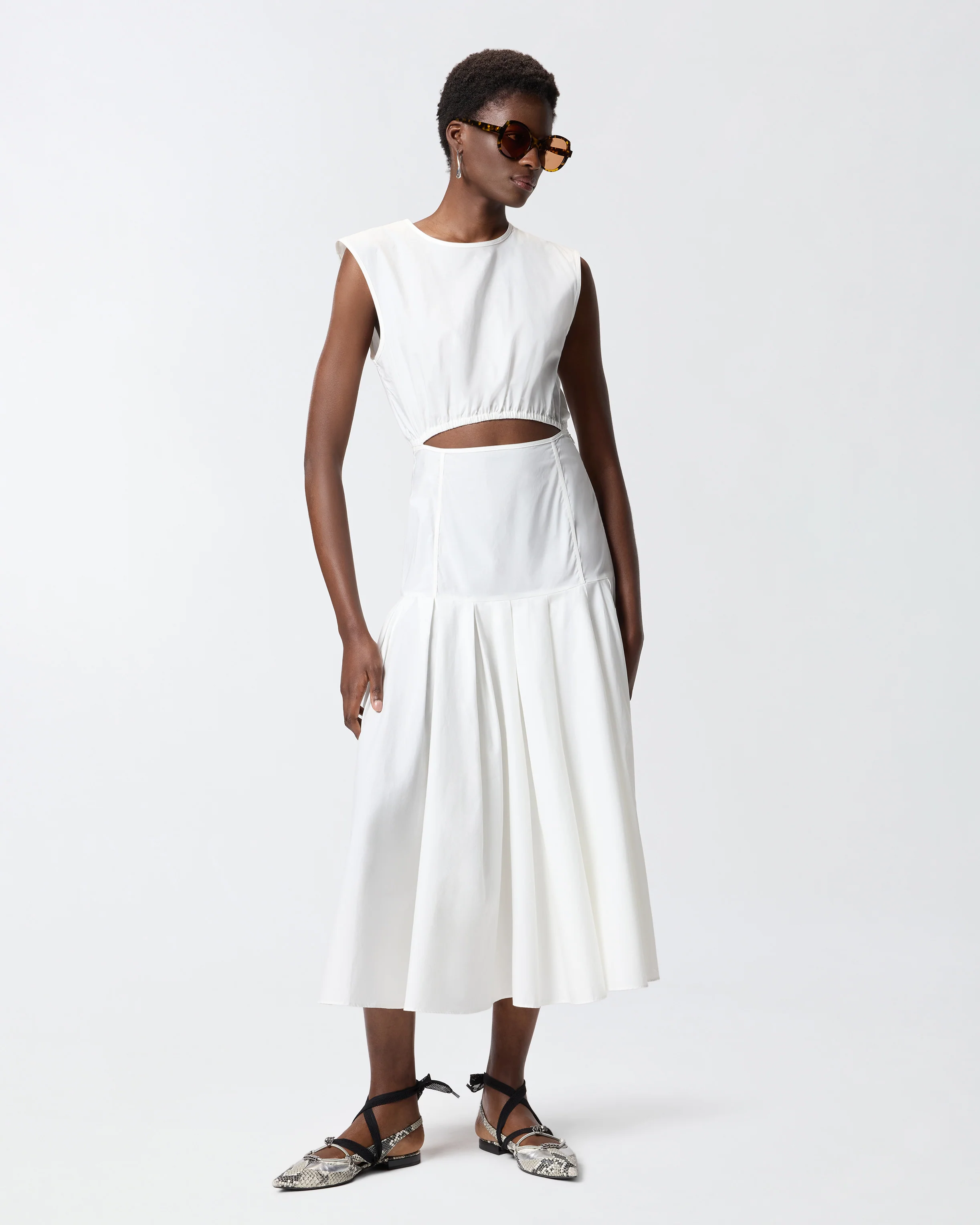 Sleeveless midi dress with pleats and cut-out - Image 2