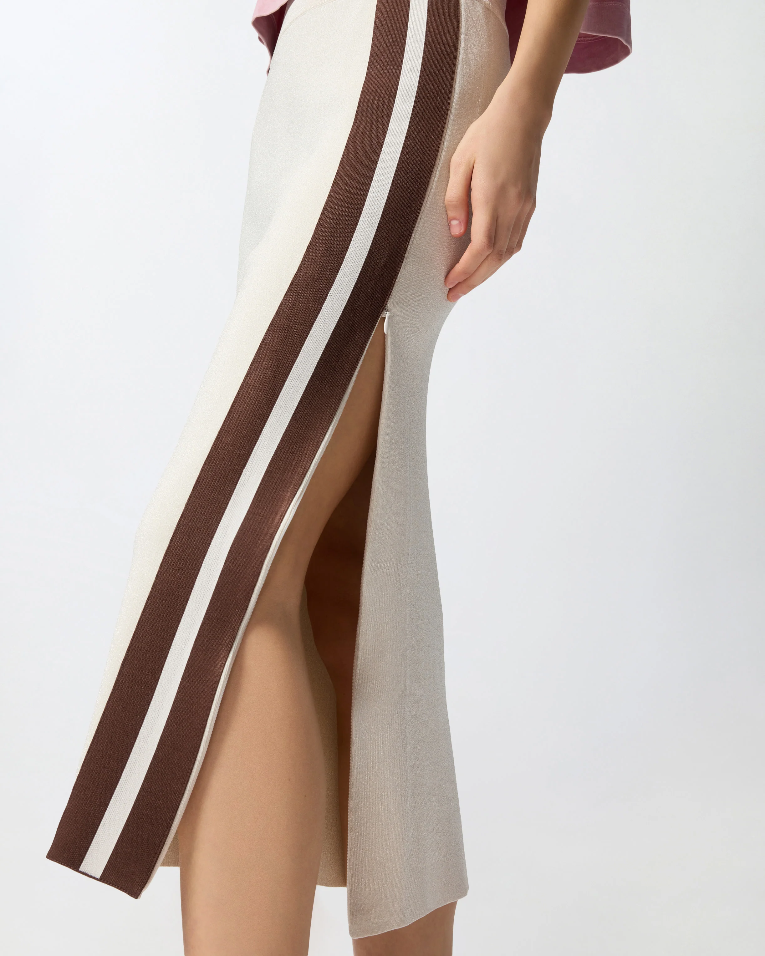 Slim-fitting midi skirt with contrasting bands - Image 4