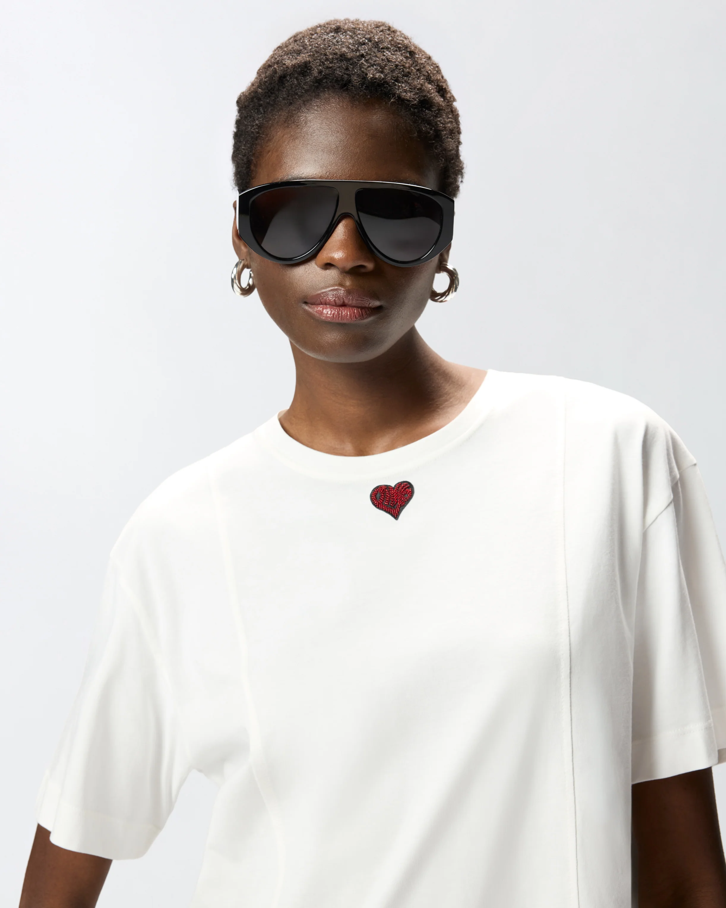 T-shirt with heart embroidery - Image 4