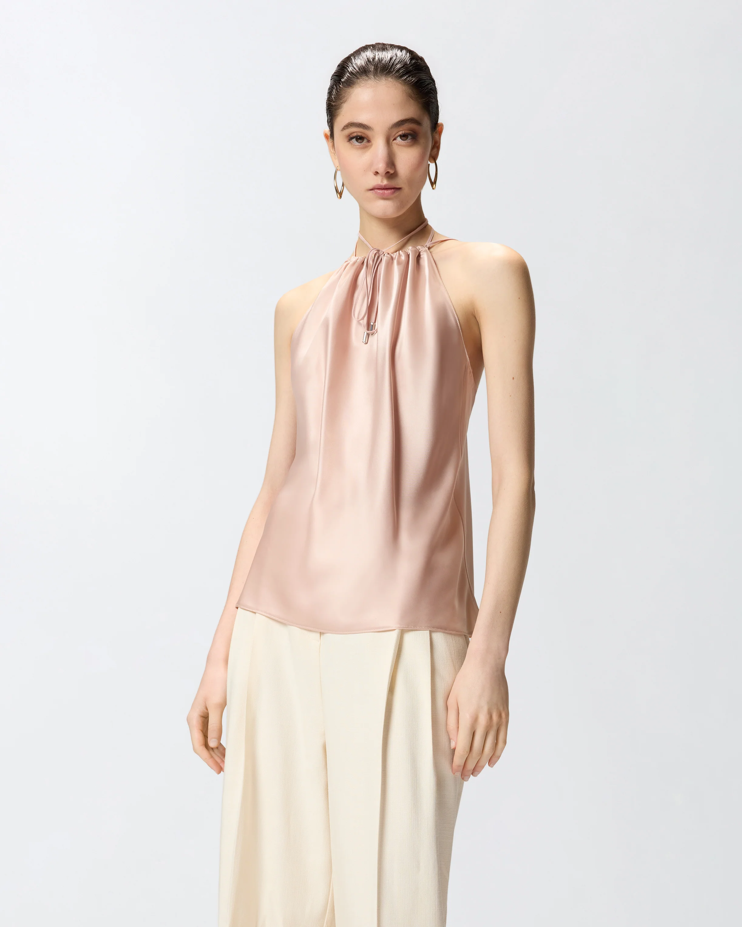 Top in satin with halterneck