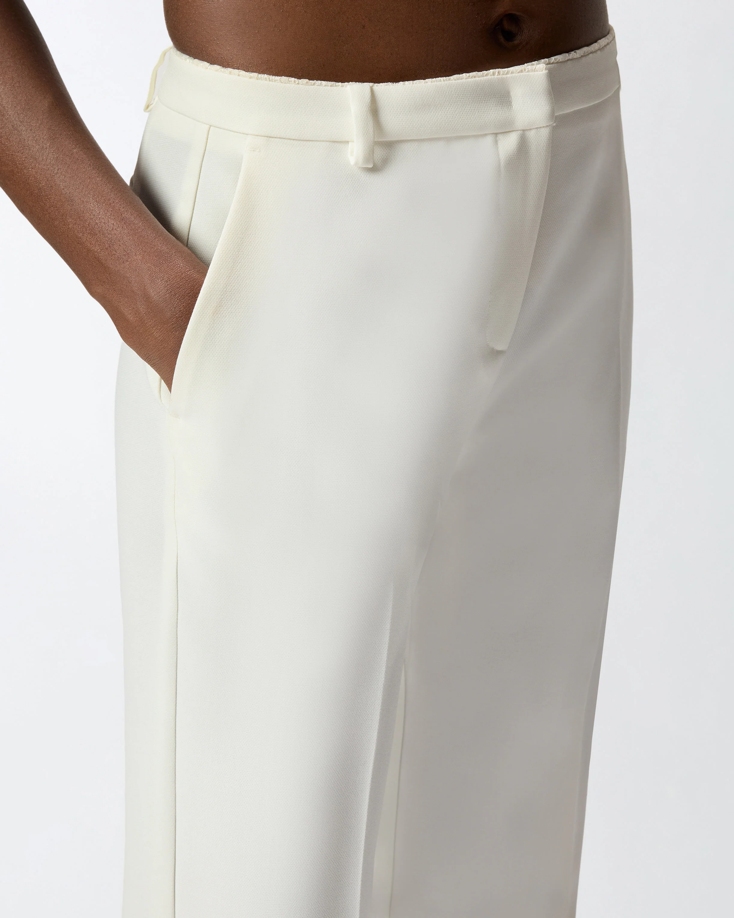 Trousers in canvas with pressed pleat detail - Image 4