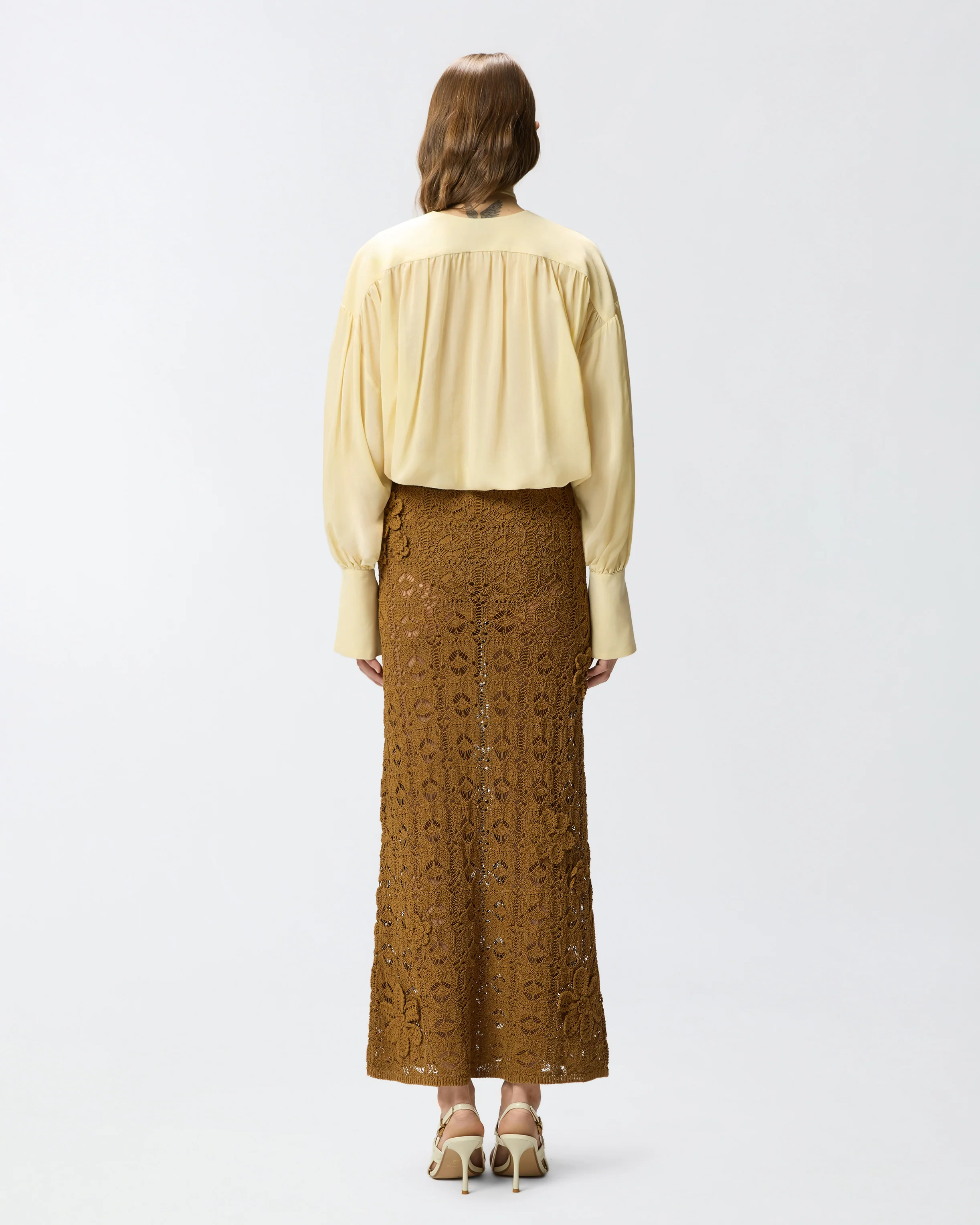 V-neck blouse with gathering - Image 3