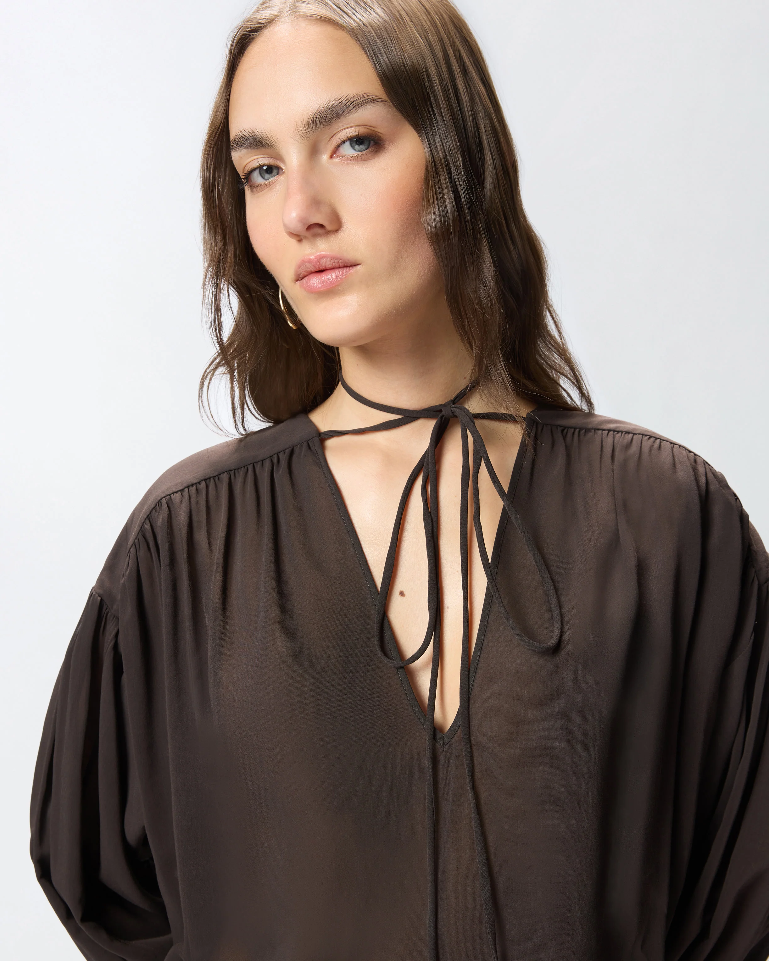 V-neck blouse with gathering - Image 4