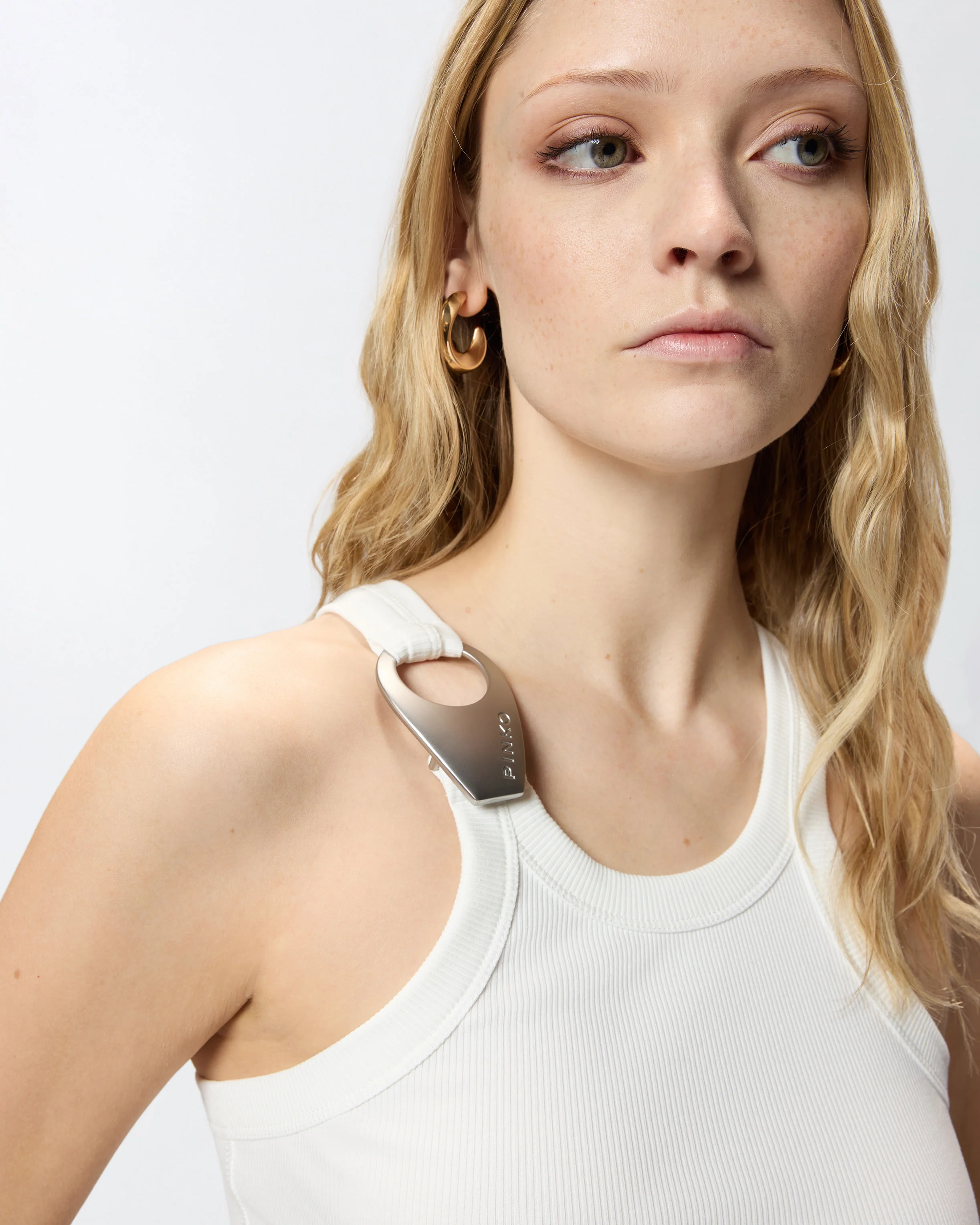 Vest top with pendant buckle - Image 4